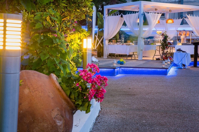 Imagen de los exteriores del Hotel Anemi and Suites. Foto 6