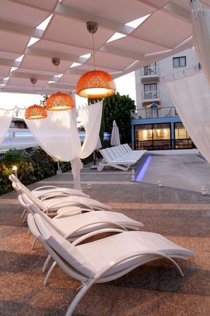 Imagen de los exteriores del Hotel Anemi and Suites. Foto 7