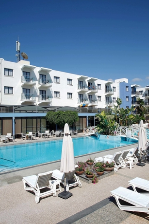 Imagen de la piscina del Hotel Anemi and Suites. Foto 15