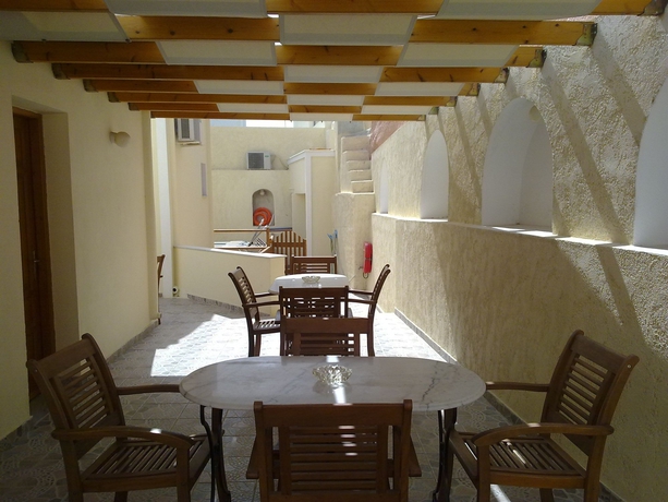 Imagen de los exteriores del Hotel Anemomilos Suites. Foto 6