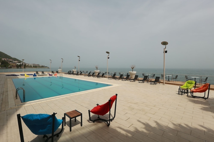 Imagen de la piscina del Hotel Anemon Ordu. Foto 15