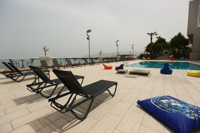 Imagen de la piscina del Hotel Anemon Ordu. Foto 16