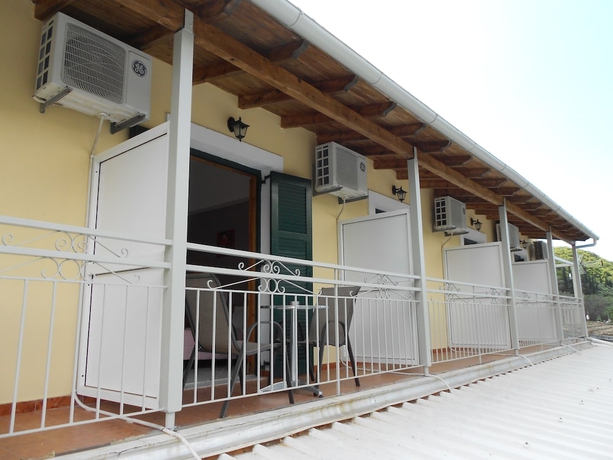 Imagen de la habitación del Hotel Anemona Studios. Foto 13