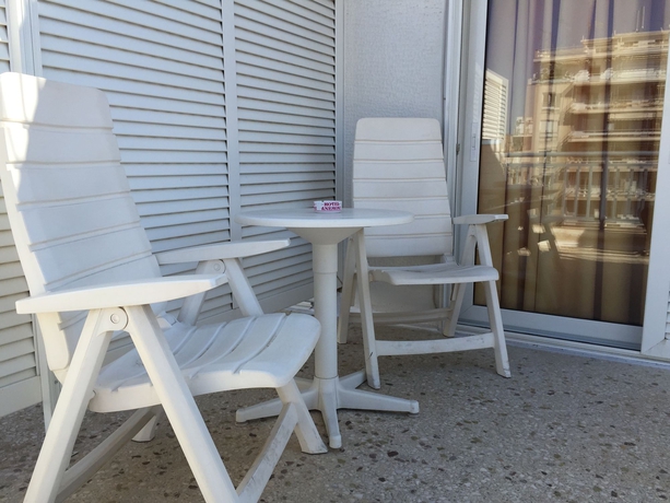 Imagen de los exteriores del Hotel Anemoni. Foto 13