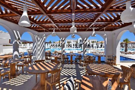 Imagen de la habitación del Hotel Anemos Luxury Grand Resort. Foto 11