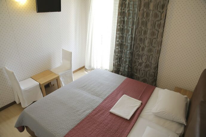 Imagen de la habitación del Hotel Anesi. Foto 15