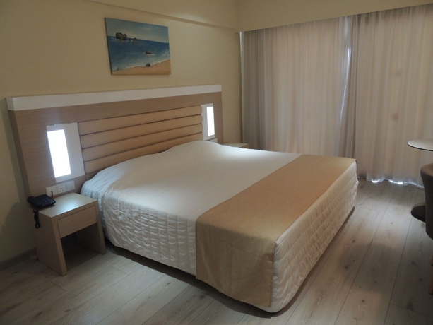 Imagen de la habitación del Hotel Anesis, Ayia Napa. Foto 3