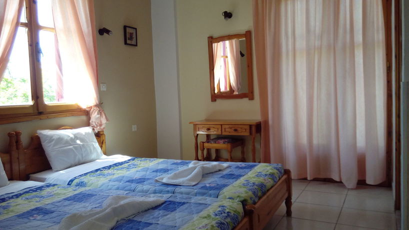 Imagen de la habitación del Hotel Anessis Studios. Foto 10