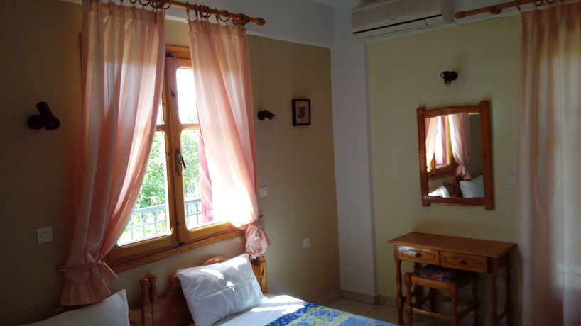 Imagen de la habitación del Hotel Anessis Studios. Foto 13