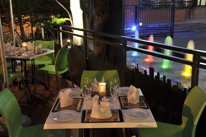 Imagen del bar/restaurante del Hotel Anew Parktonian Johannesburg. Foto 8