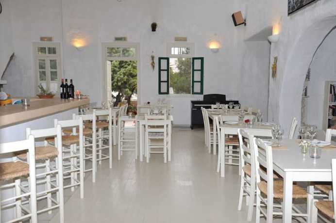 Imagen del bar/restaurante del Hotel Anezina, Paros. Foto 3