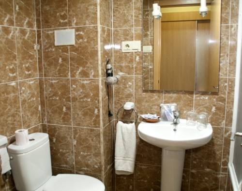 Imagen de la habitación del Hotel Anfora. Foto 14