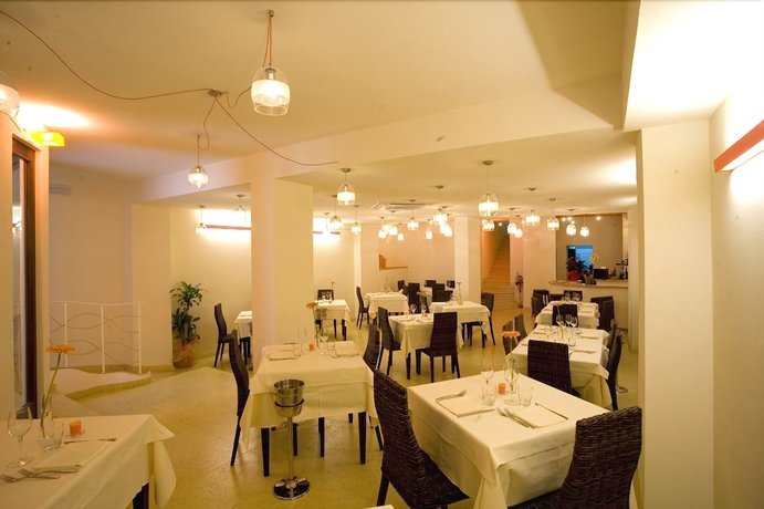 Imagen del bar/restaurante del Hotel Angedras. Foto 3