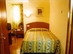 Imagen de la habitación del Hotel Angel Belpark. Foto 2