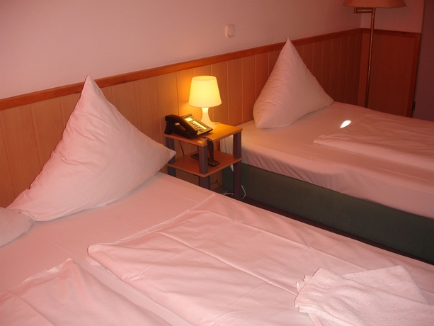 Imagen de la habitación del Hotel Angel, Frankfurt. Foto 7