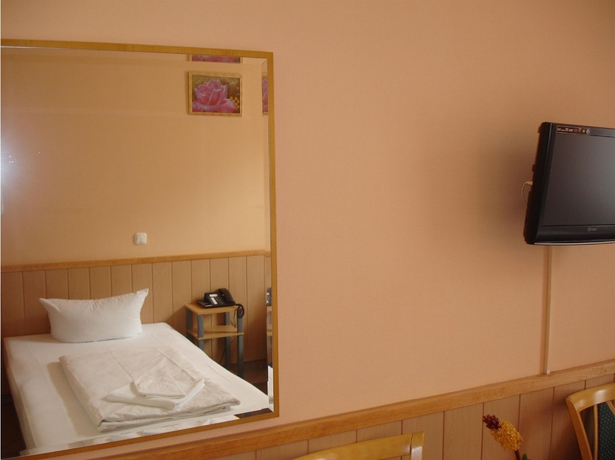 Imagen de la habitación del Hotel Angel, Frankfurt. Foto 8