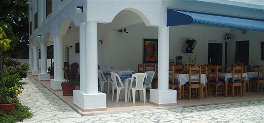 Imagen de los exteriores del Hotel Angel Gabriel. Foto 11