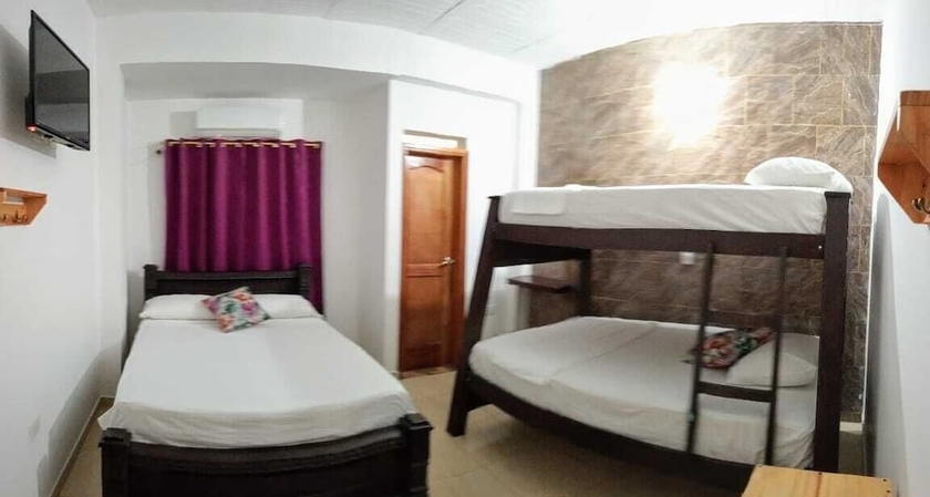 Imagen de la habitación del Hotel Angel Maria. Foto 6