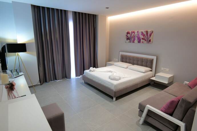 Imagen de la habitación del Hotel Angel Saranda Palace. Foto 12