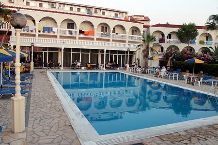 Imagen de la piscina del Hotel Angela Beach. Foto 4