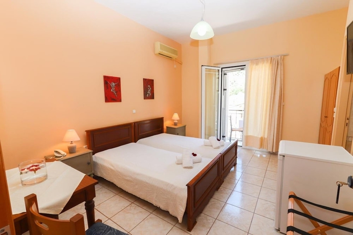 Imagen general del Hotel Angela, Loutra Edipsou. Foto 1