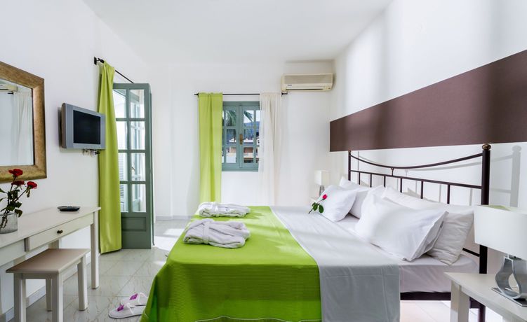 Imagen de la habitación del Hotel Angela Suites. Foto 9