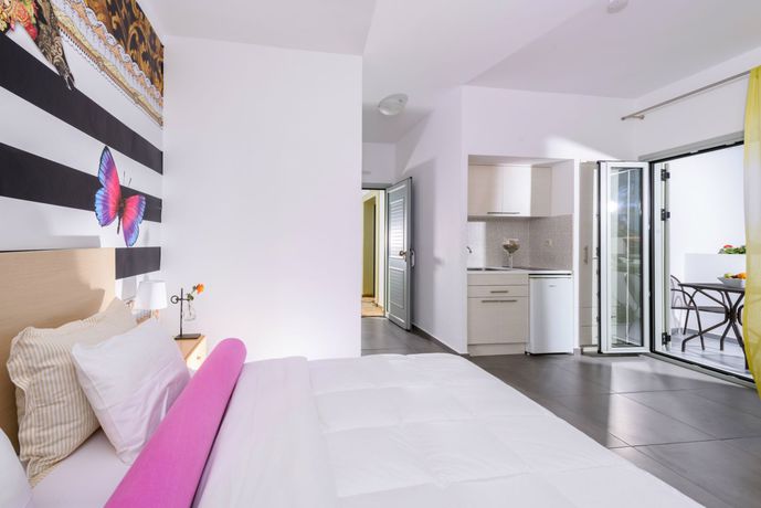 Imagen de la habitación del Hotel Angela Suites. Foto 10