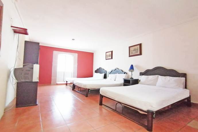 Imagen de la habitación del Hotel Angeles. Foto 4