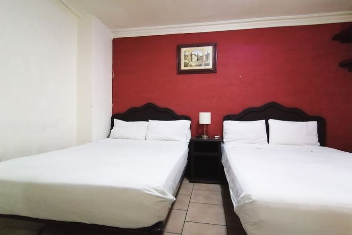 Imagen de la habitación del Hotel Angeles. Foto 6