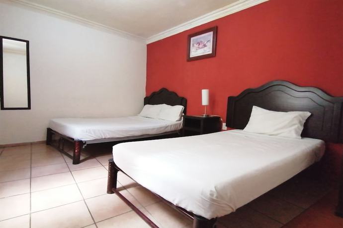 Imagen de la habitación del Hotel Angeles. Foto 7