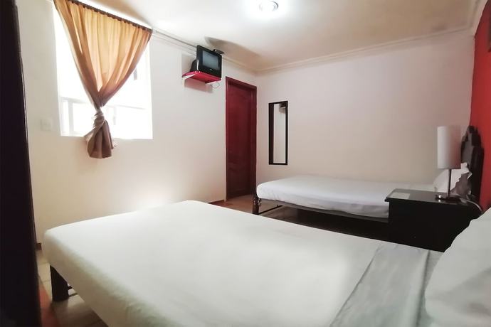 Imagen de la habitación del Hotel Angeles. Foto 9