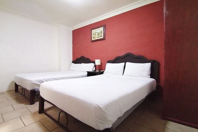 Imagen de la habitación del Hotel Angeles. Foto 10