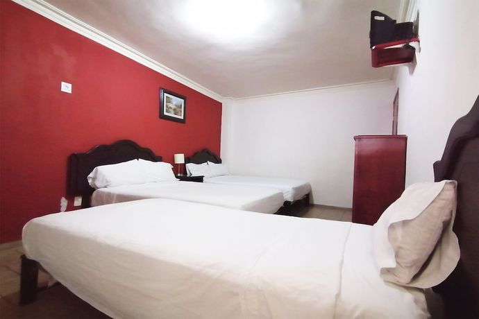 Imagen de la habitación del Hotel Angeles. Foto 11