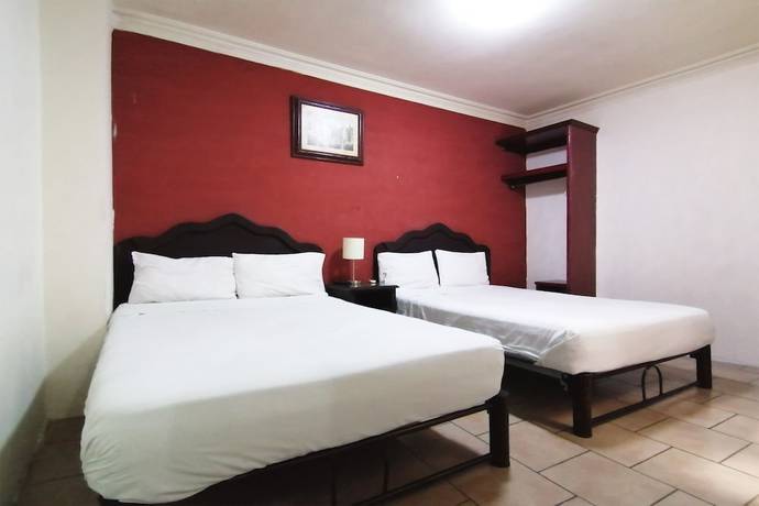 Imagen de la habitación del Hotel Angeles. Foto 15