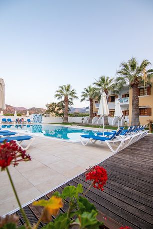Imagen de la piscina del Hotel Angelika Aparthotel. Foto 19