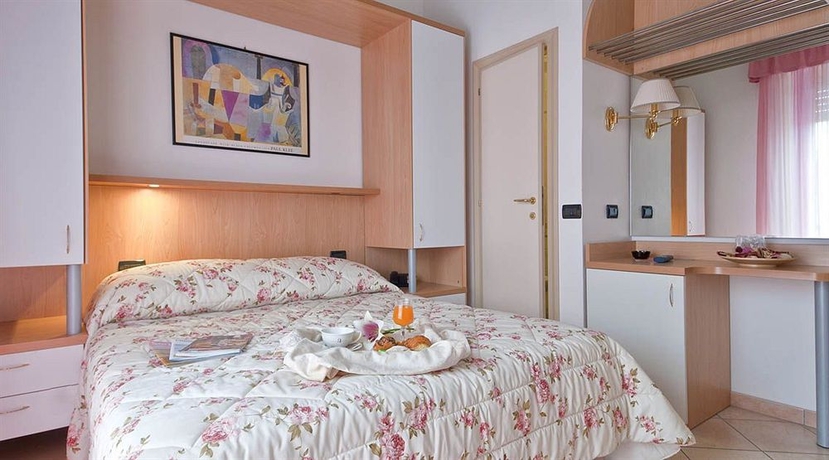 Imagen general del Hotel Angelini, Viserba. Foto 1