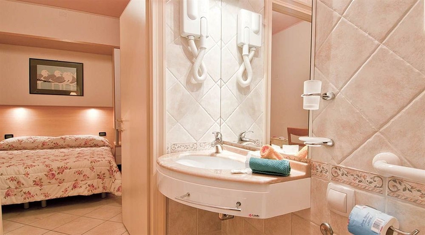 Imagen de la habitación del Hotel Angelini, Viserba. Foto 10