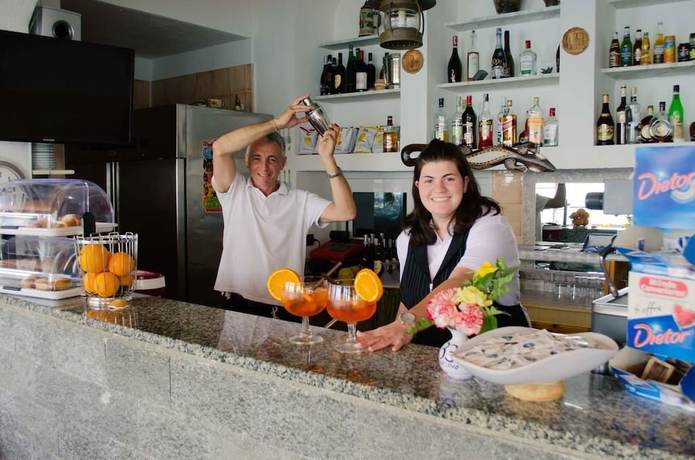 Imagen del bar/restaurante del Hotel Angelino. Foto 6