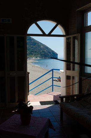 Imagen de los exteriores del Hotel Angelino. Foto 13