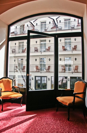 Imagen de los interiores del Hotel Angelis. Foto 9