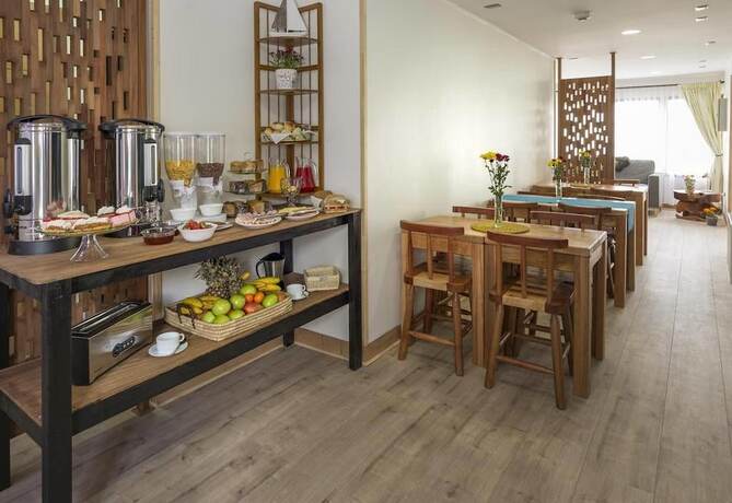 Imagen del bar/restaurante del Hotel Angelmontt. Foto 4