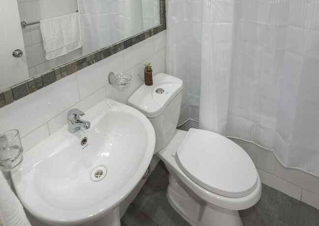 Imagen de la habitación del Hotel Angelmontt. Foto 6
