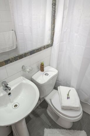 Imagen de la habitación del Hotel Angelmontt. Foto 13
