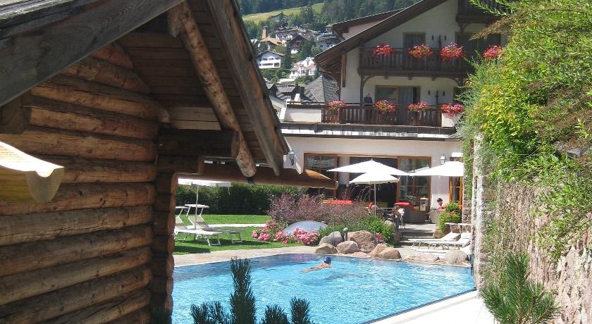 Imagen de la piscina del Hotel Angelo. Foto 5