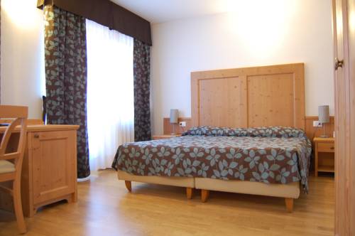 Imagen de la habitación del Hotel Angelo, San Lorenzo In Banale. Foto 2