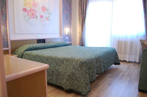 Imagen de la habitación del Hotel Angelo, San Lorenzo In Banale. Foto 5