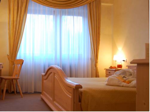 Imagen de la habitación del Hotel Angelo, San Lorenzo In Banale. Foto 10