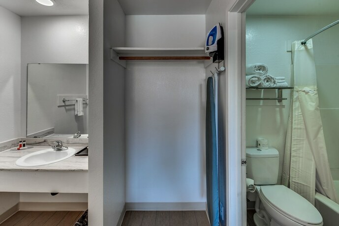 Imagen de la habitación del Hotel Angels Inn, Altaville. Foto 15