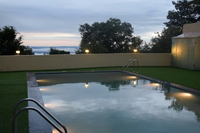 Imagen de la piscina del Hotel Angels Inn Resort. Foto 16