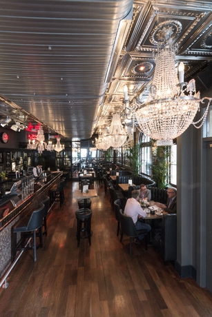 Imagen del bar/restaurante del Hotel Angel's Share. Foto 2